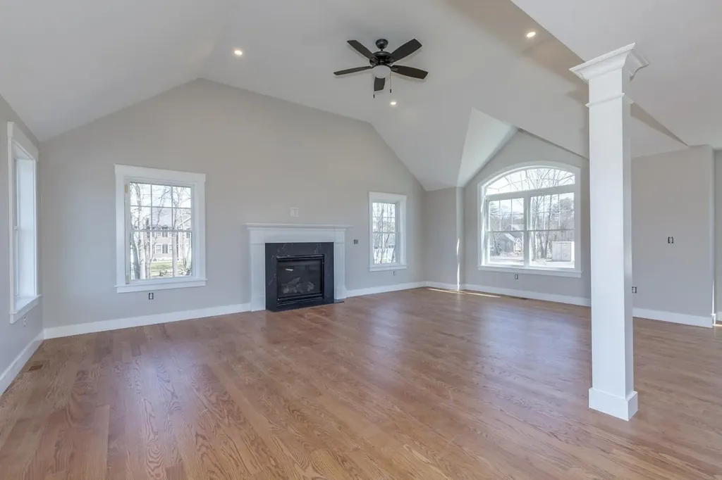 4 Haystack Circle Pelham NH 03076
