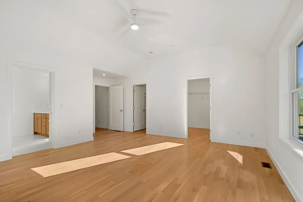 17 Lily Lane Londonderry NH 03053