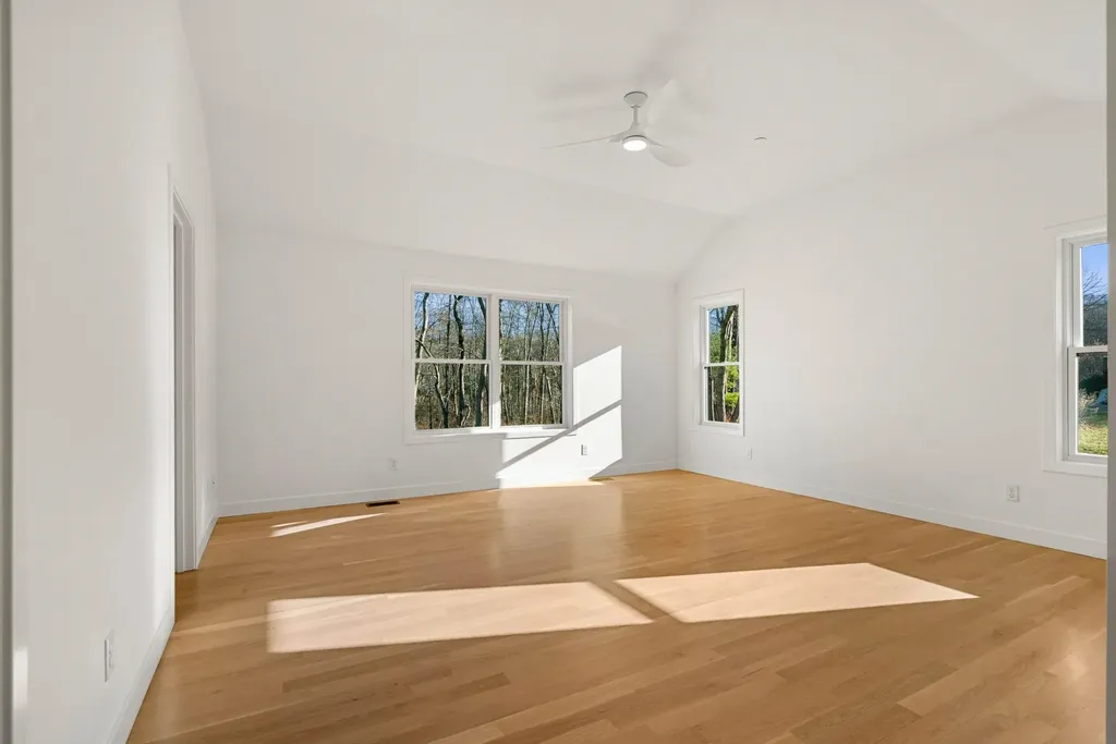 17 Lily Lane Londonderry NH 03053