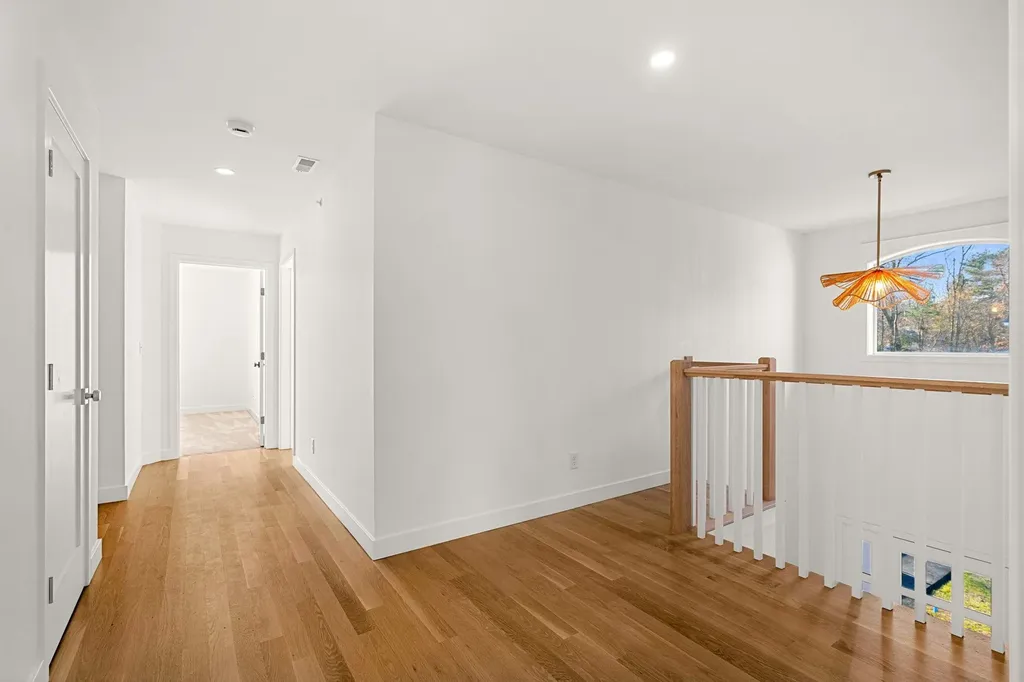 17 Lily Lane Londonderry NH 03053