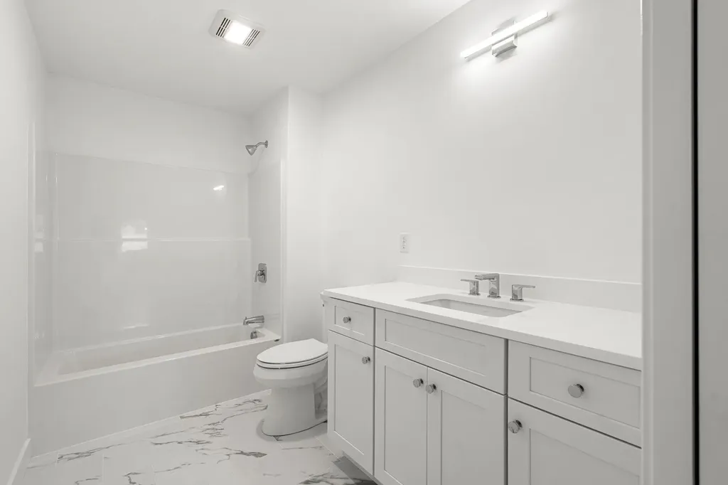 17 Lily Lane Londonderry NH 03053