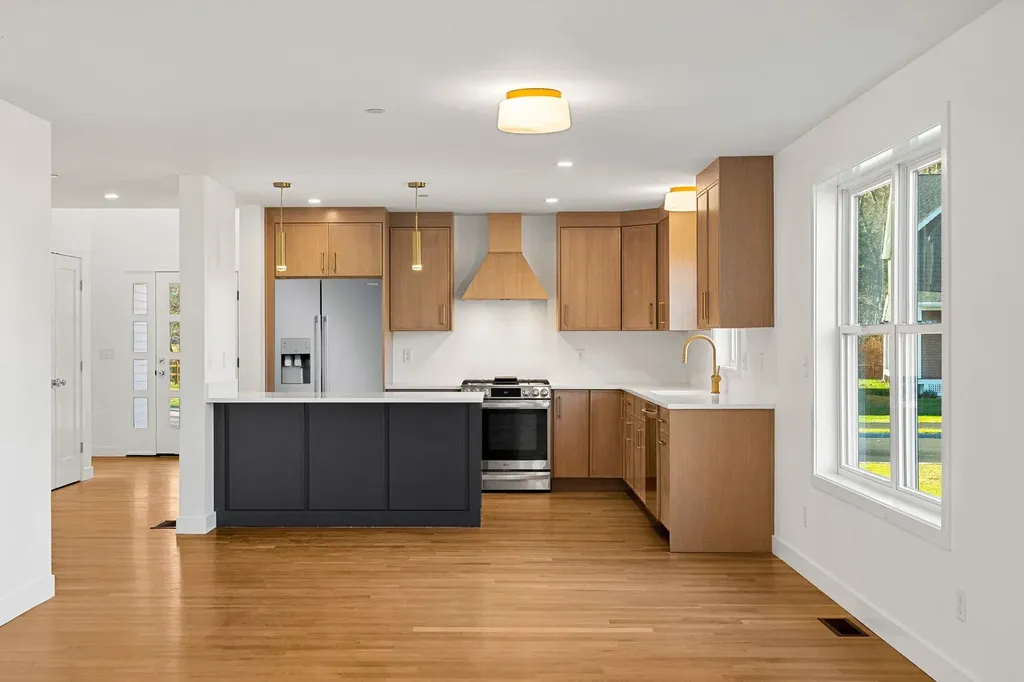 17 Lily Lane Londonderry NH 03053