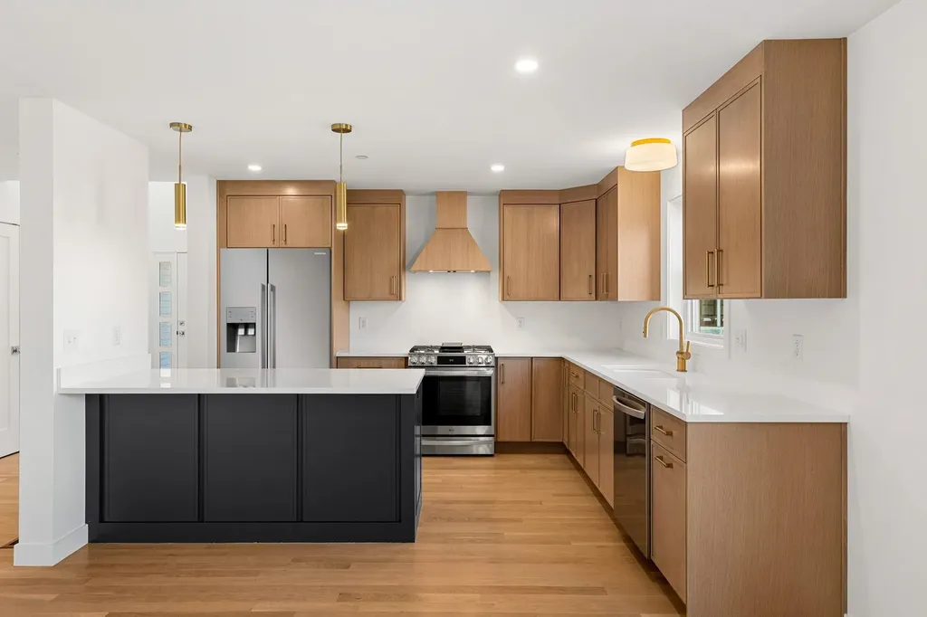 17 Lily Lane Londonderry NH 03053