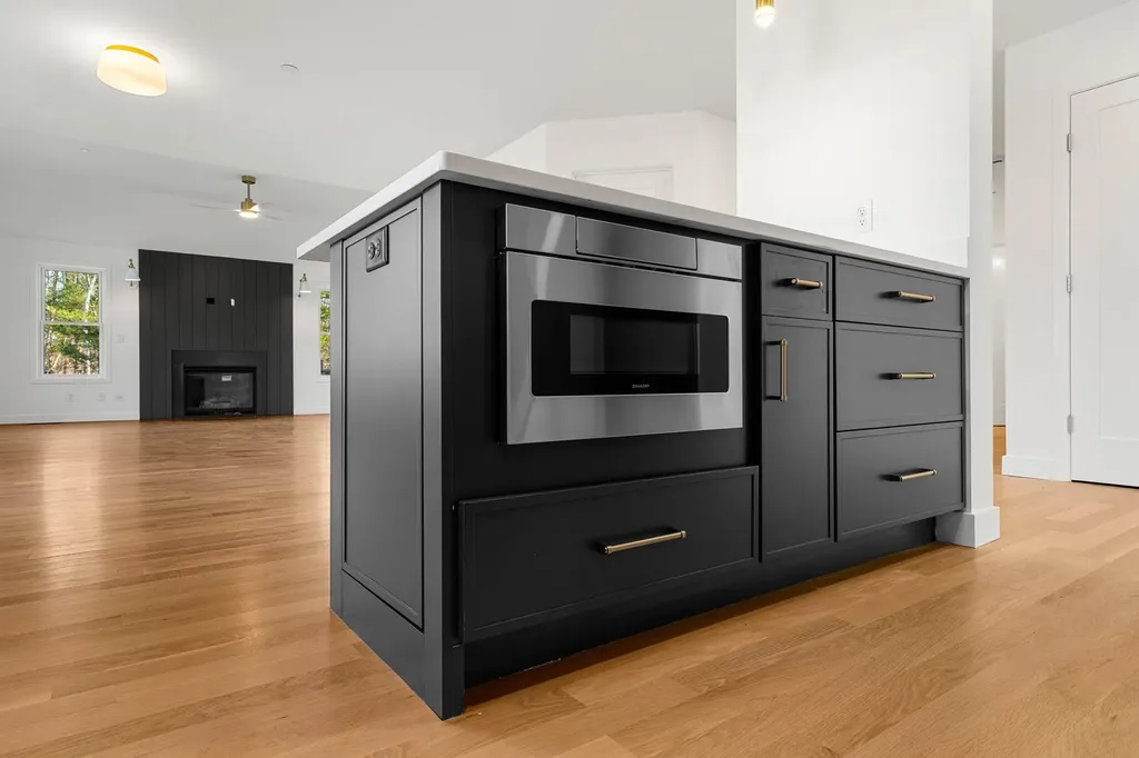 17 Lily Lane Londonderry NH 03053