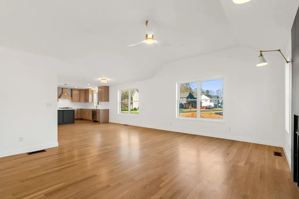 17 Lily Lane Londonderry NH 03053