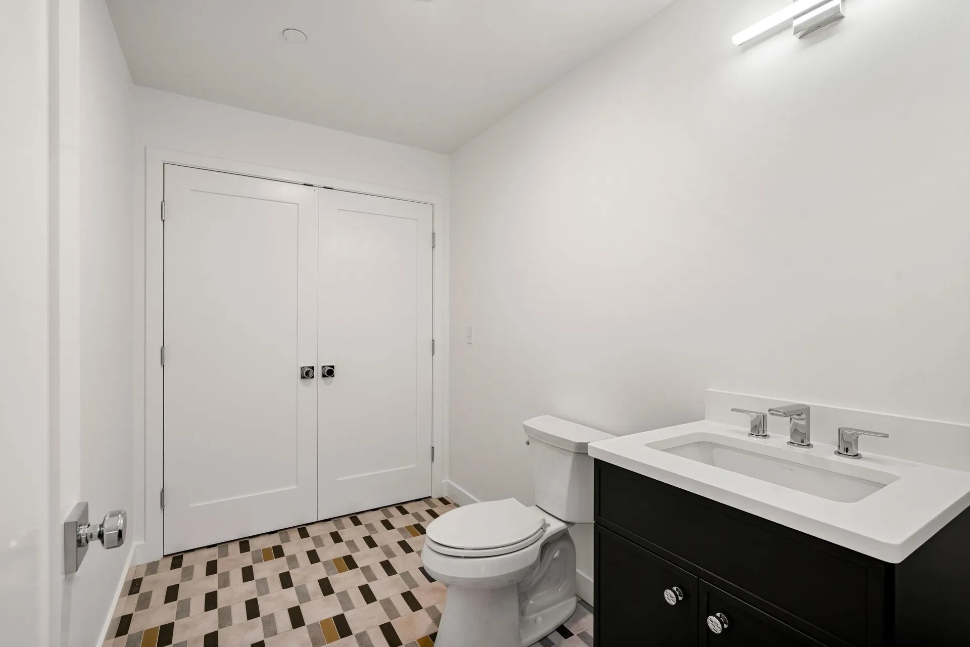 17 Lily Lane Londonderry NH 03053