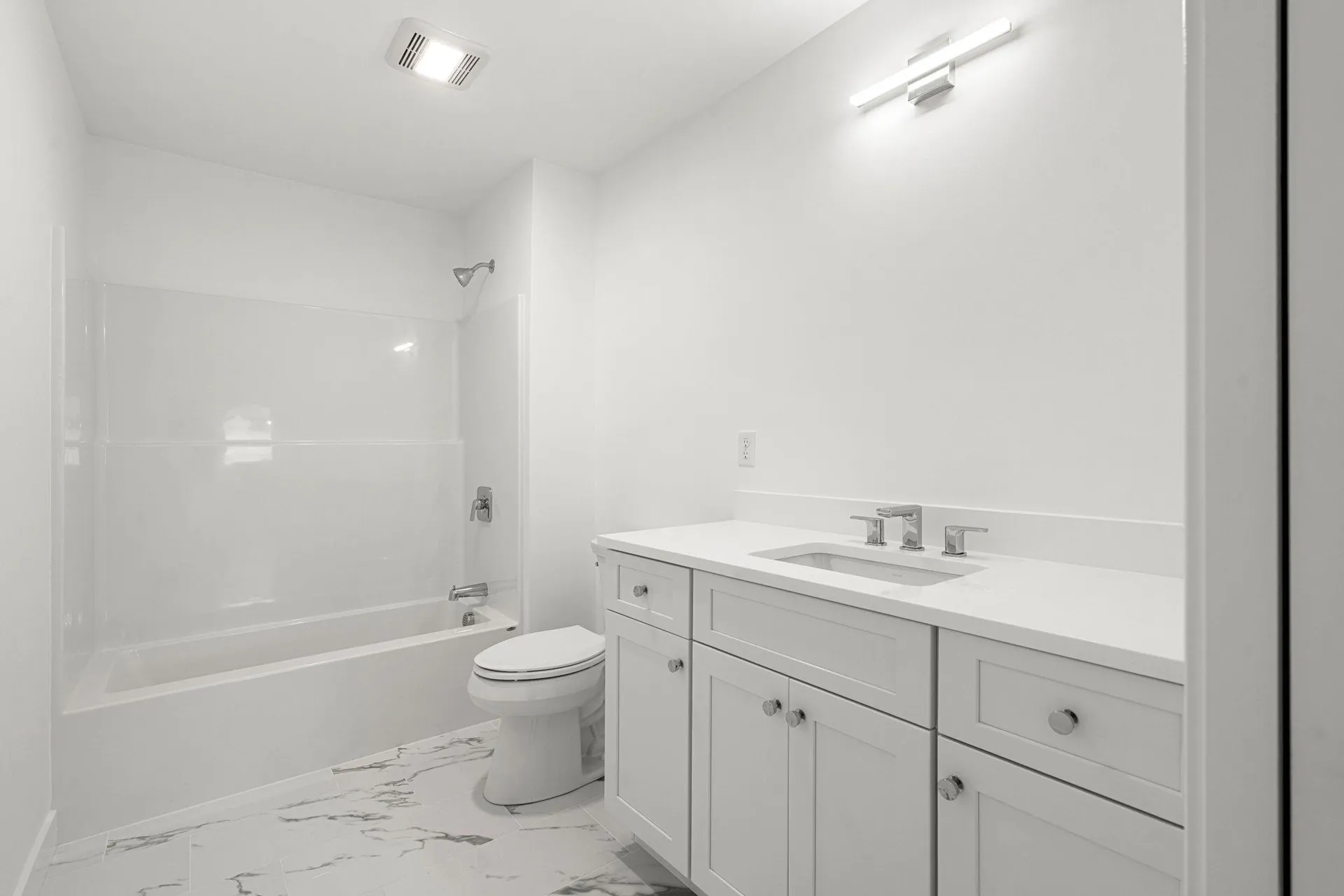 17 Lily Lane Londonderry NH 03053