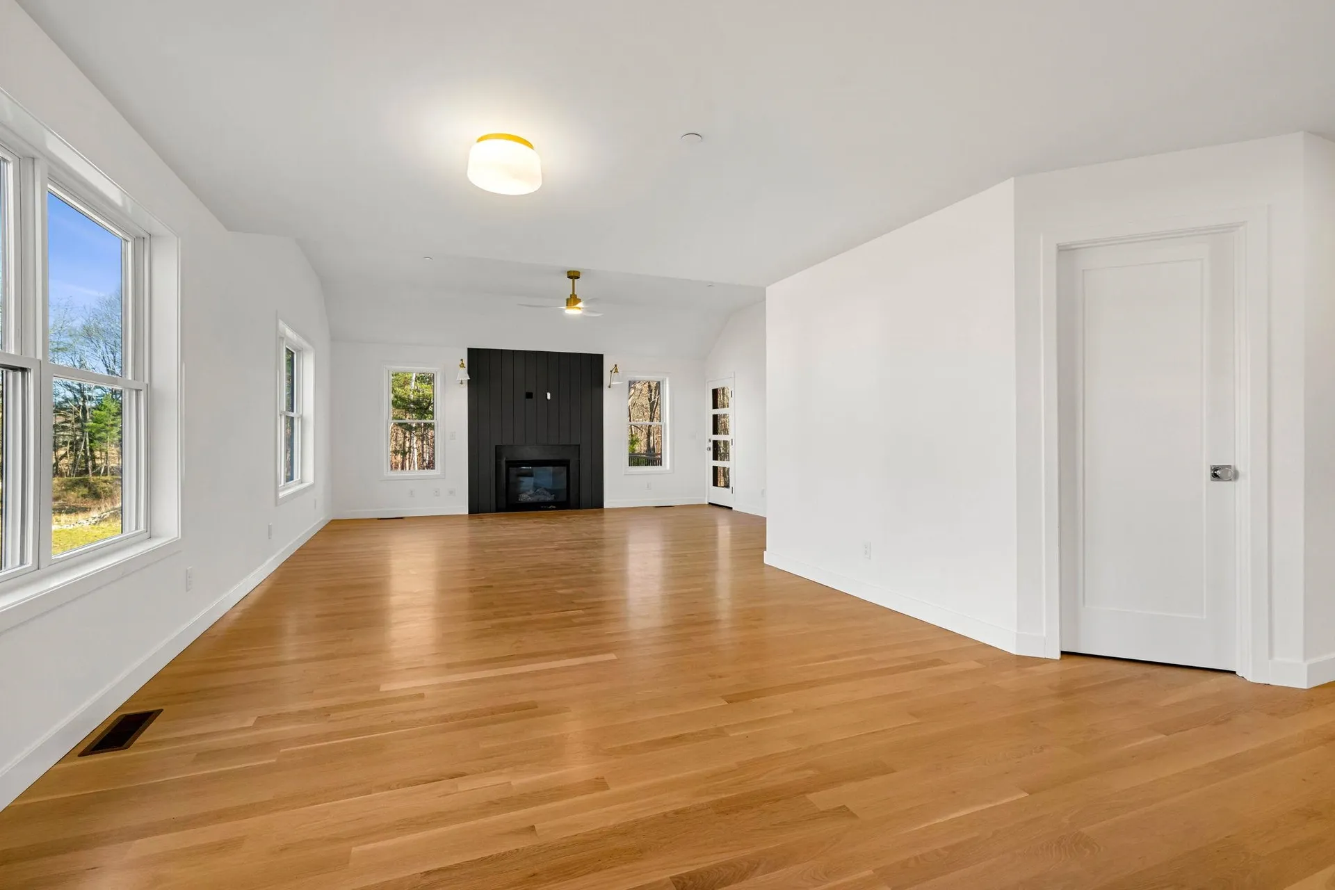17 Lily Lane Londonderry NH 03053