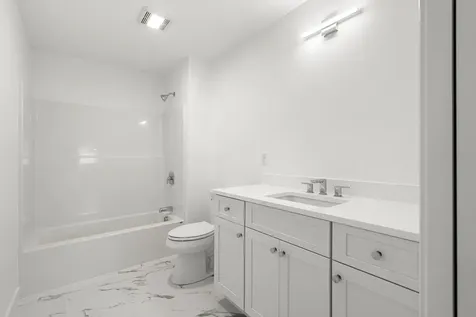 17 Lily Lane Londonderry NH 03053