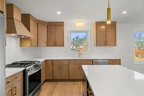 17 Lily Lane Londonderry NH 03053