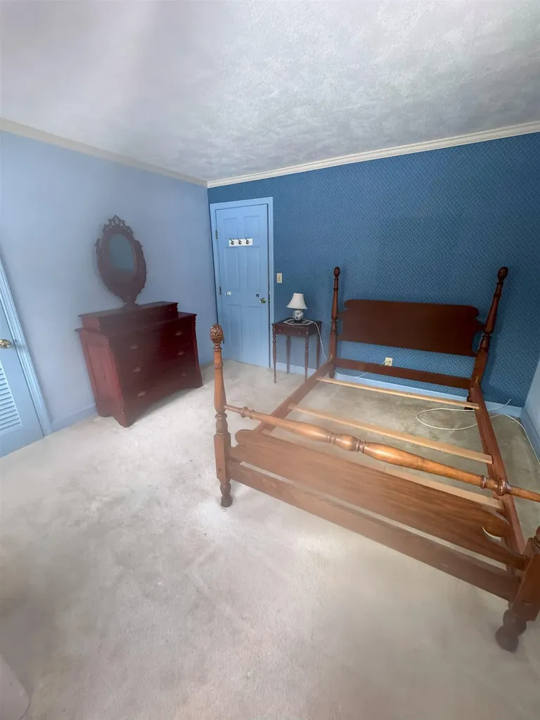 18 Christine Drive Atkinson NH 03811