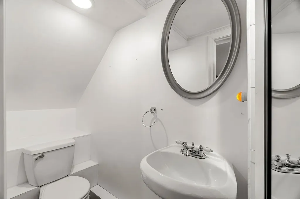 33 Cannongate Road Nashua NH 03063