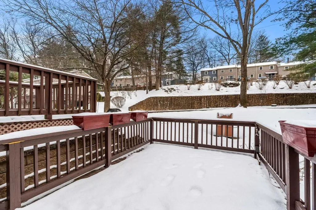 33 Cannongate Road Nashua NH 03063