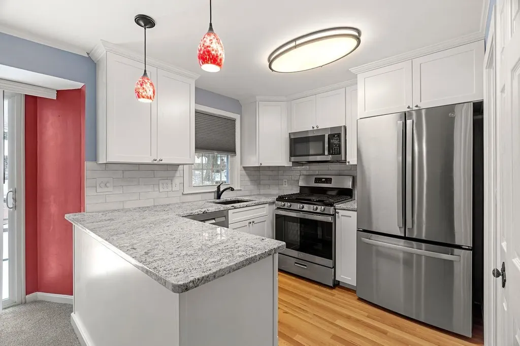 33 Cannongate Road Nashua NH 03063