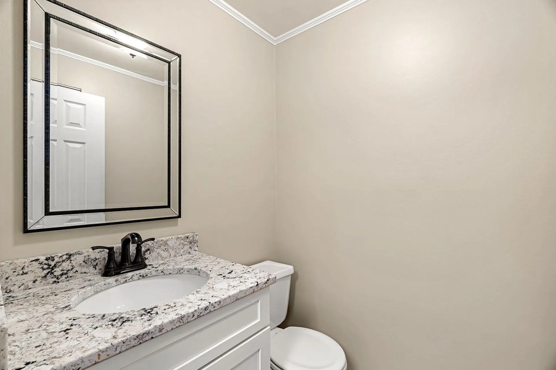 33 Cannongate Road Nashua NH 03063