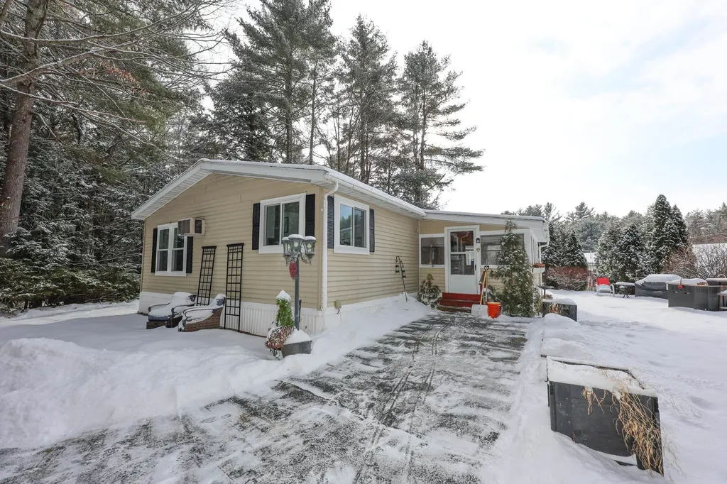 63 Evergreen Lane Hopkinton NH 03229
