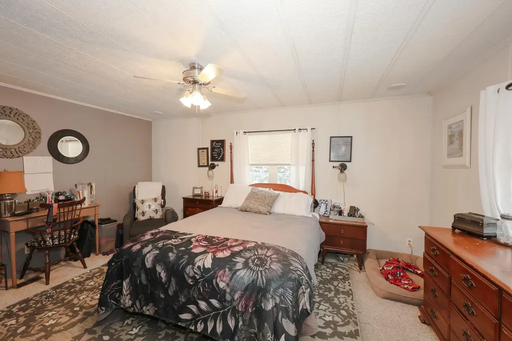 63 Evergreen Lane Hopkinton NH 03229