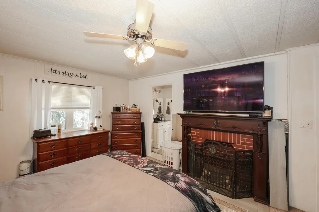 63 Evergreen Lane Hopkinton NH 03229