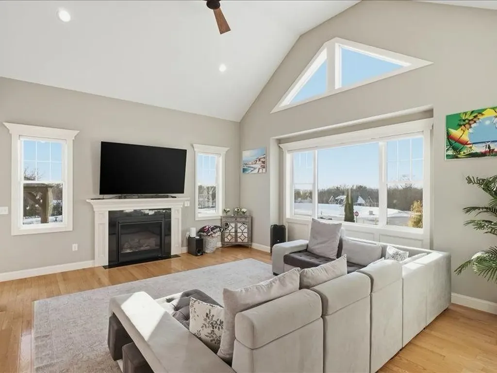 02 Aspen Drive Pelham NH 03076