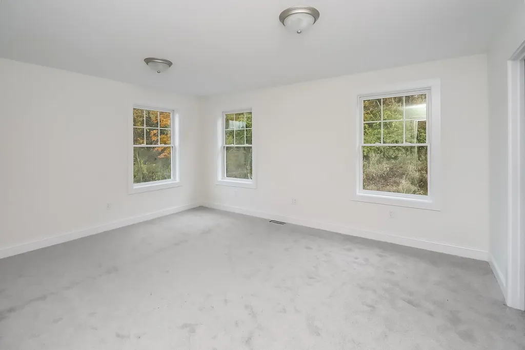 28 Pebble Court Barrington NH 03825