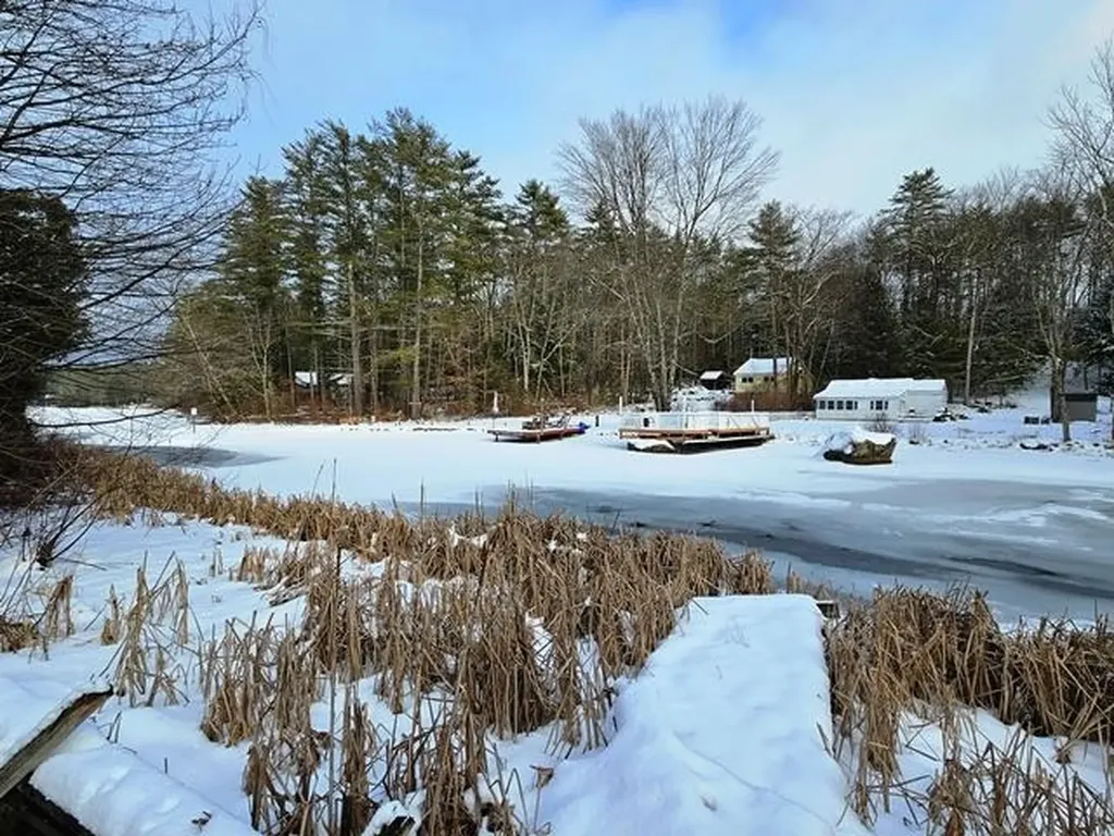 35 West Shore Road Swanzey NH 03446