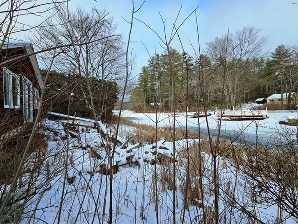 35 West Shore Road Swanzey NH 03446