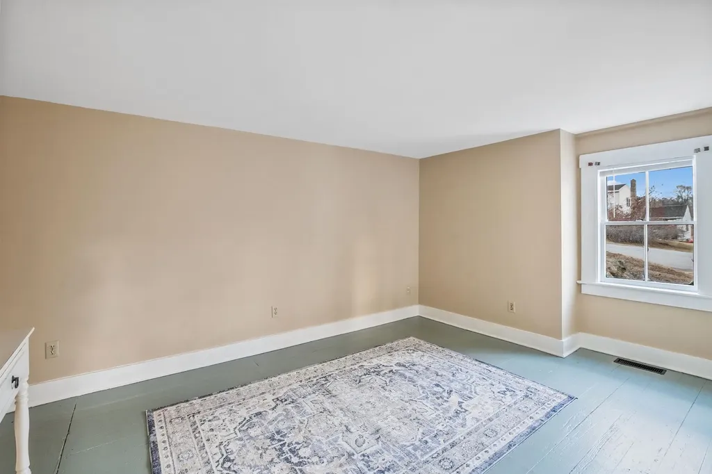 52 Pine Street Alton NH 03809