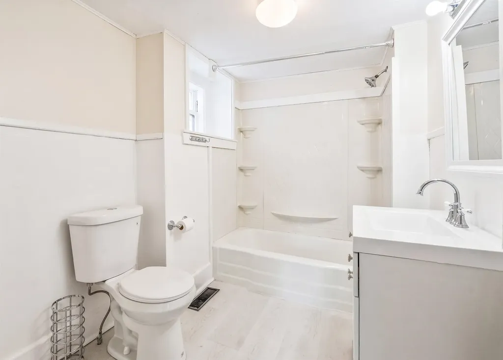 52 Pine Street Alton NH 03809