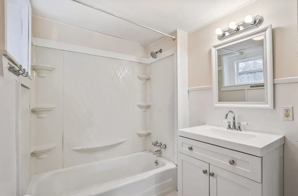 52 Pine Street Alton NH 03809