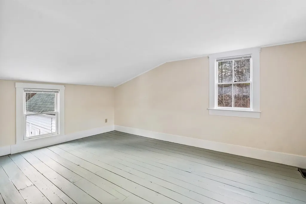 52 Pine Street Alton NH 03809