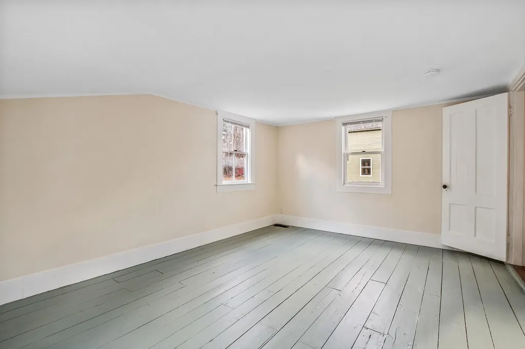 52 Pine Street Alton NH 03809