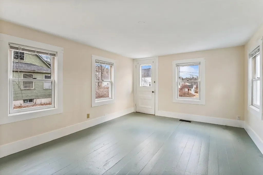 52 Pine Street Alton NH 03809