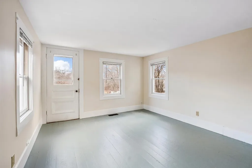 52 Pine Street Alton NH 03809