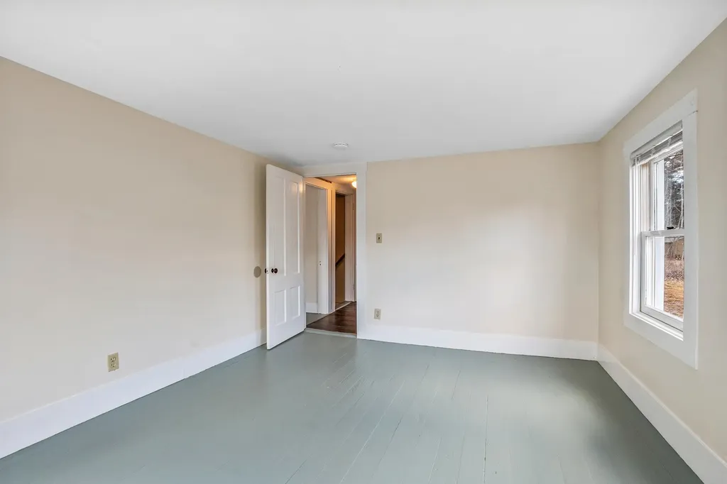 52 Pine Street Alton NH 03809