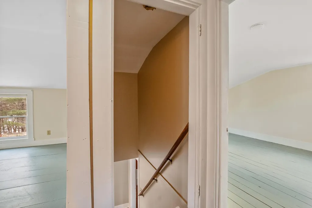 52 Pine Street Alton NH 03809