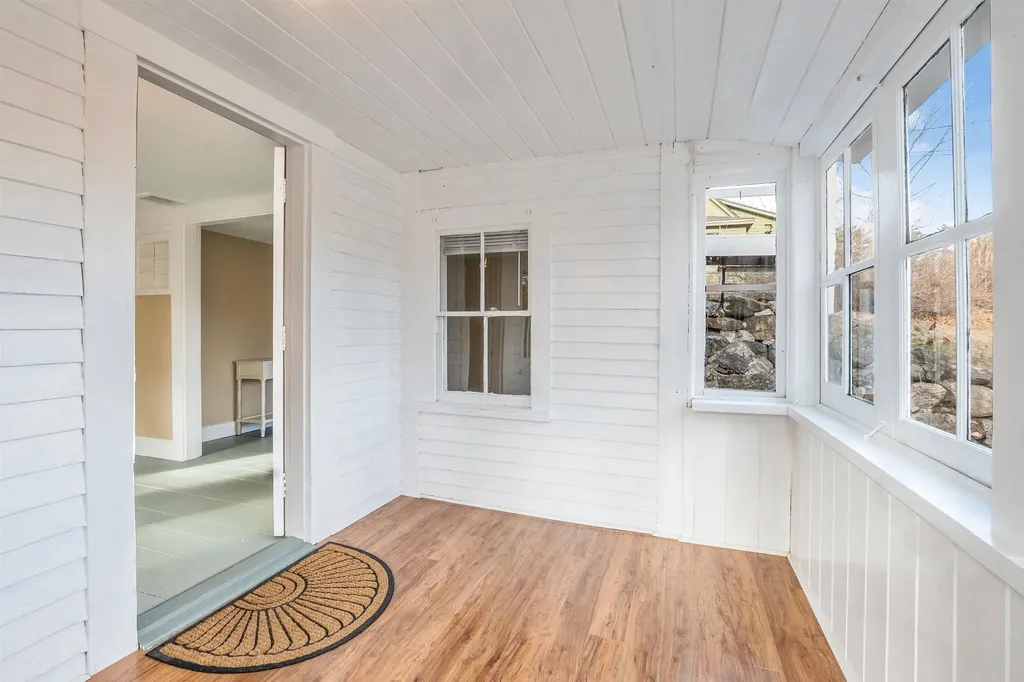 52 Pine Street Alton NH 03809