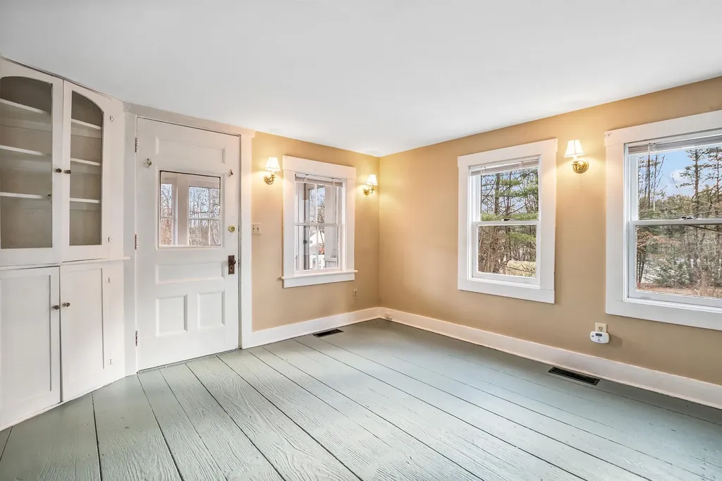 52 Pine Street Alton NH 03809