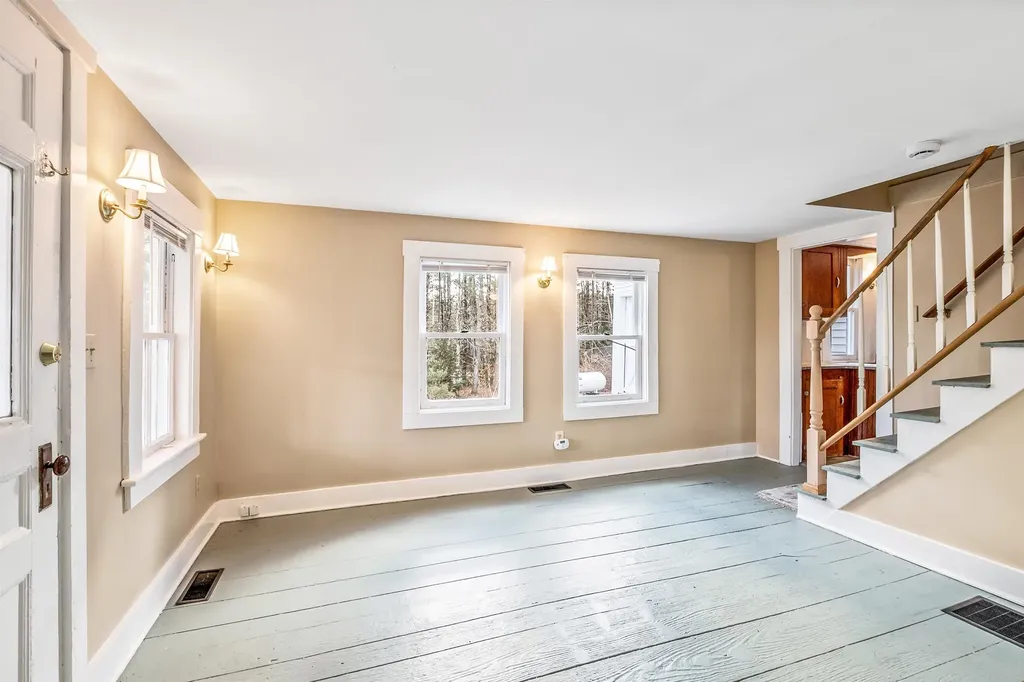 52 Pine Street Alton NH 03809