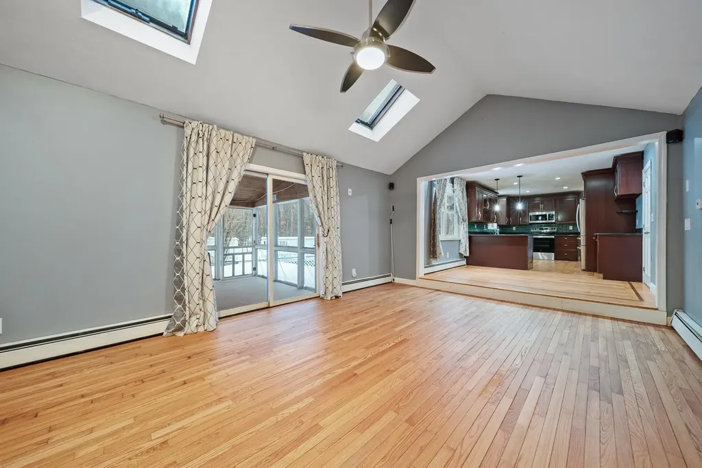 18 Lorri Road Derry NH 03038