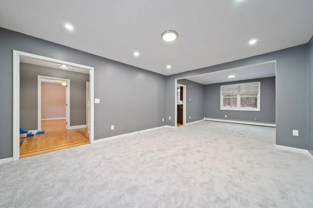 18 Lorri Road Derry NH 03038