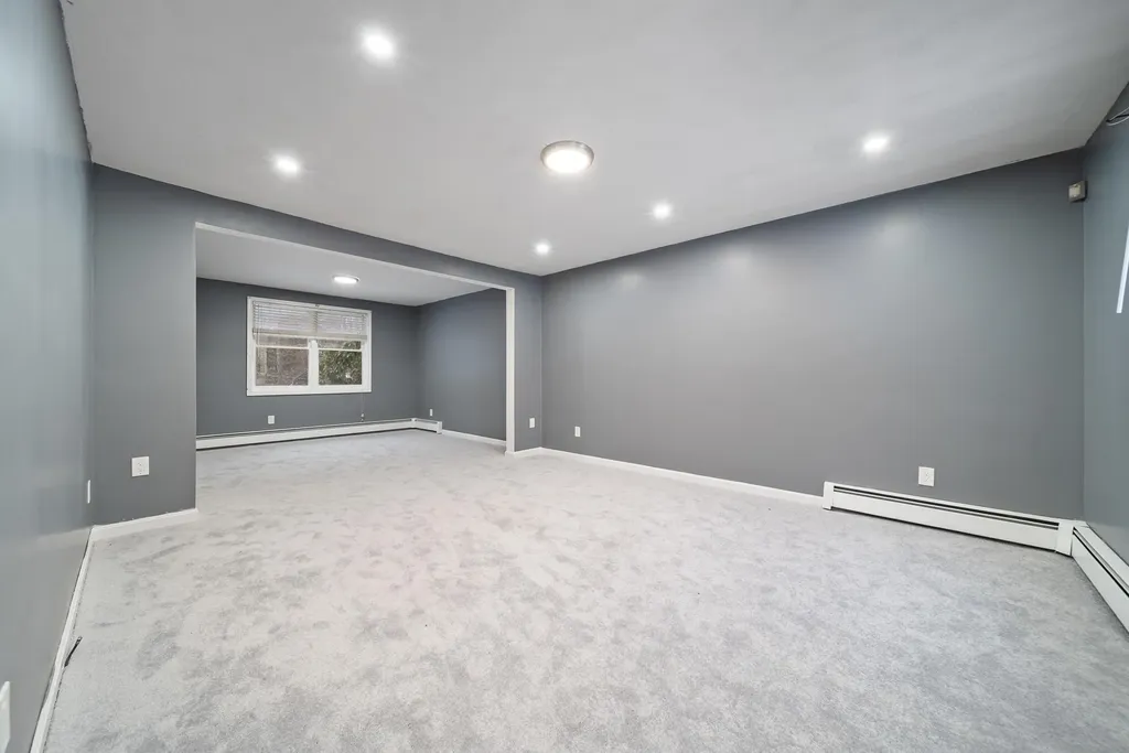 18 Lorri Road Derry NH 03038