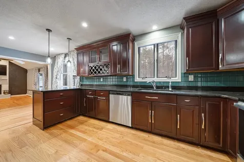 18 Lorri Road Derry NH 03038