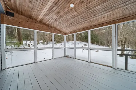 18 Lorri Road Derry NH 03038