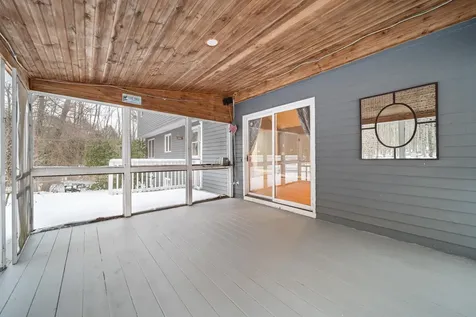 18 Lorri Road Derry NH 03038