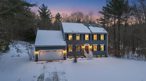 18 Lorri Road Derry NH 03038