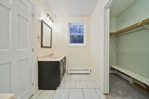 18 Lorri Road Derry NH 03038