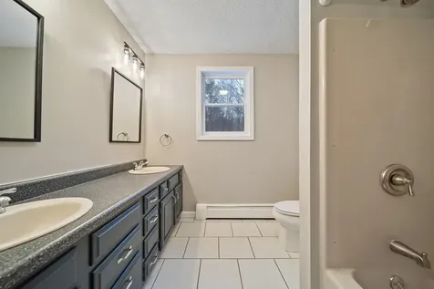 18 Lorri Road Derry NH 03038