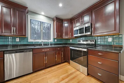 18 Lorri Road Derry NH 03038