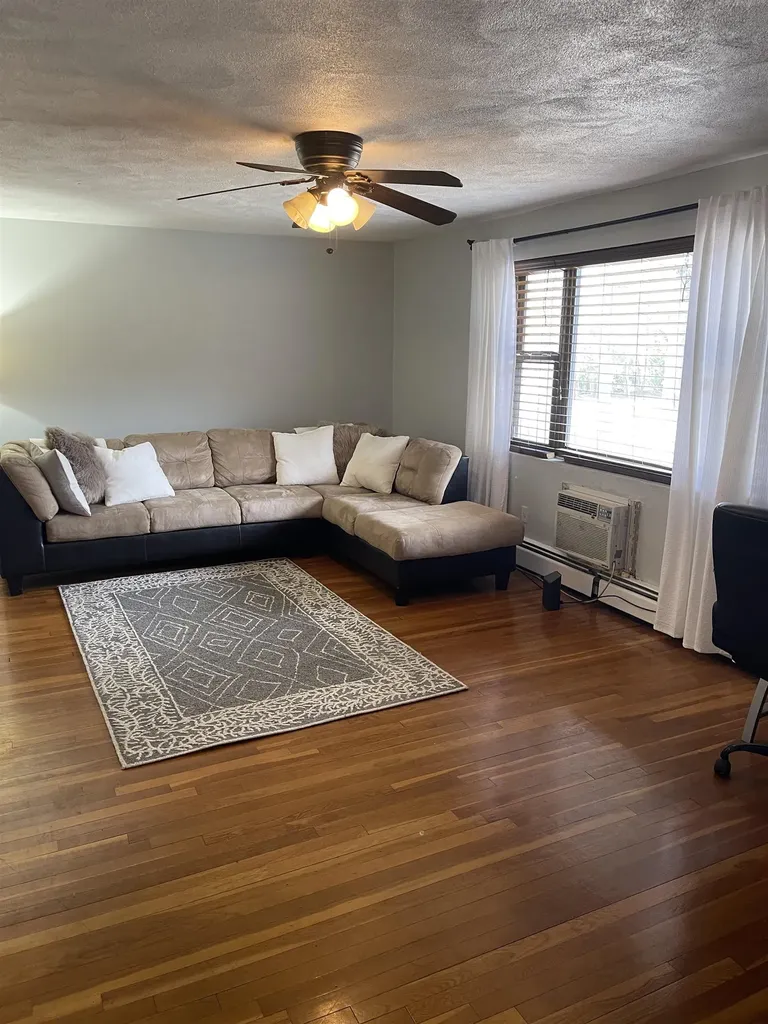 4 Brook Road Salem NH 03079