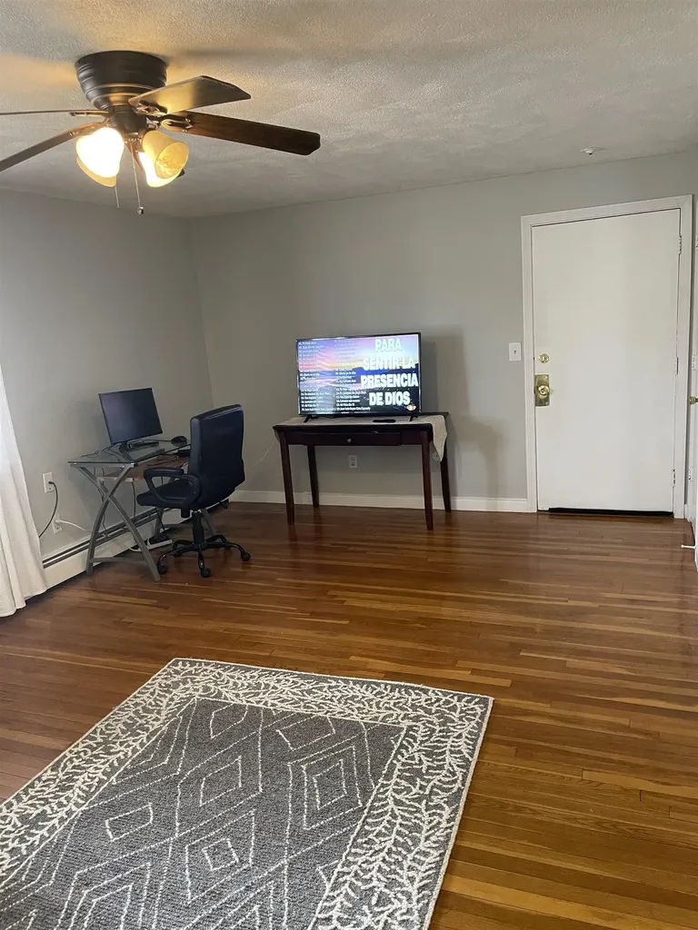 4 Brook Road Salem NH 03079